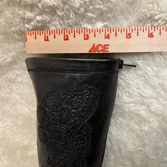 EUC Franco Sarto Knee High Boots Pointed Toe Rear Zipper Floral Embossed Sz 5.5 - Picture 8 of 10